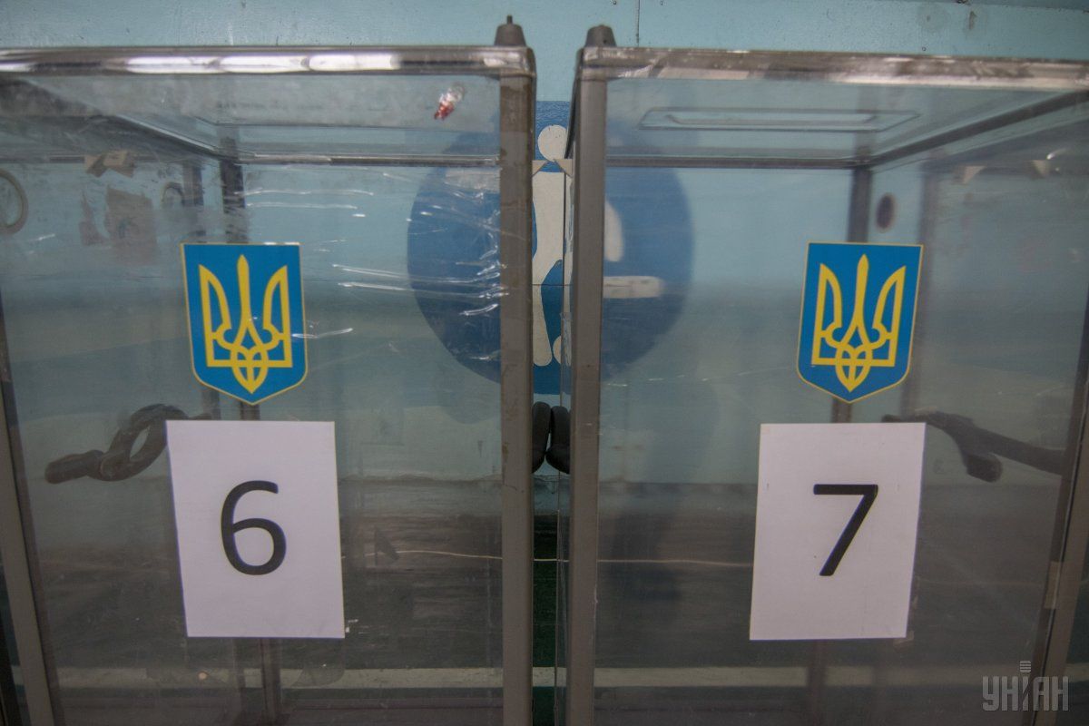За даними дослідження, Порошенко в разі виходу в другий тур програє всім можливим кандидатам в президенти, крім Бойко
