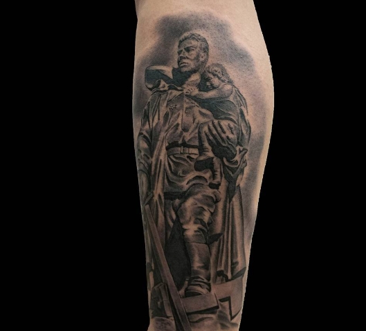 Татуювання богатир, фото якої містить образ хвацького чоловіки, підкреслює характер носія зображення