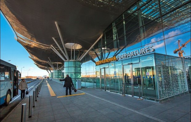 Проектом передбачається будівництво в найкоротші терміни лінії залізничного пасажирського сполучення між Києвом і аеропортом Бориспіль