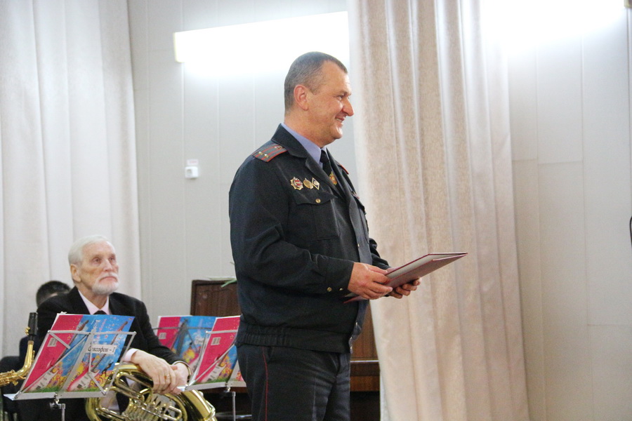 З привітанням виступив начальник РВВС підполковник міліції Валерій Парфенчиков: