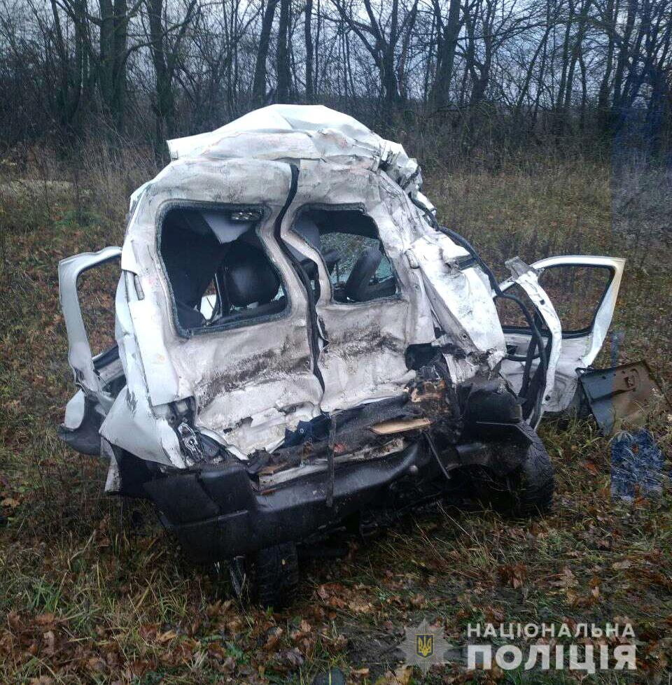На Рівненщині під час зіткнення автомобіля Audi з вантажівкою загинули дві людини, один з яких - відомий спортсмен