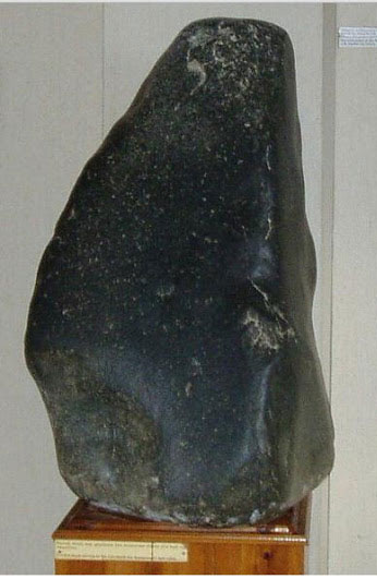 Символом і уособленням фригийской богині родючості, Великої матері Кібели, вважали чорний камінь, що впав з небес, - метеорит