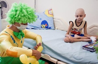 18 серпня 2011, 20:26 Переглядів:   Клоуни - як яскраві плями на тлі лікарняного інтер'єру